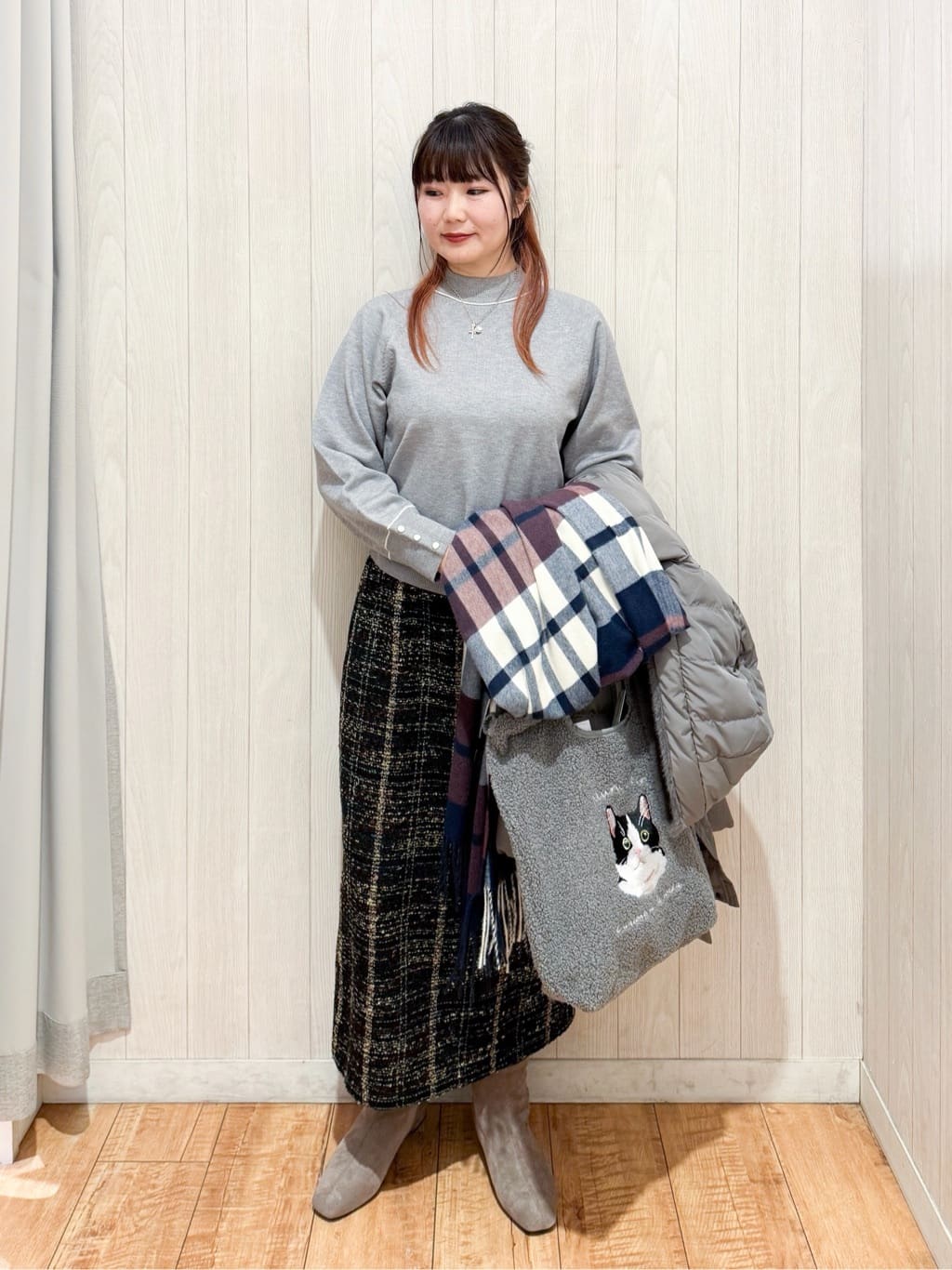 愛さんの「SHOO･LA･RUE｜【洗濯機可/撥水】フェイクファーフード ロングダウン」を使ったコーディネート