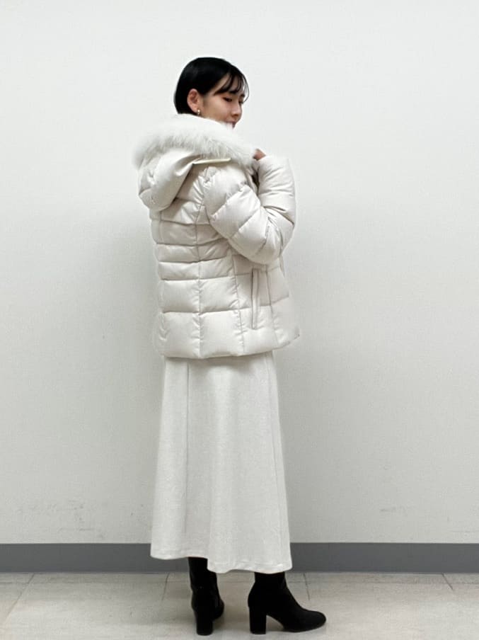 hinanoさんの「INDIVI｜【名品／撥水／抗菌防臭】ショート丈リサイクルダウンコート」を使ったコーディネート