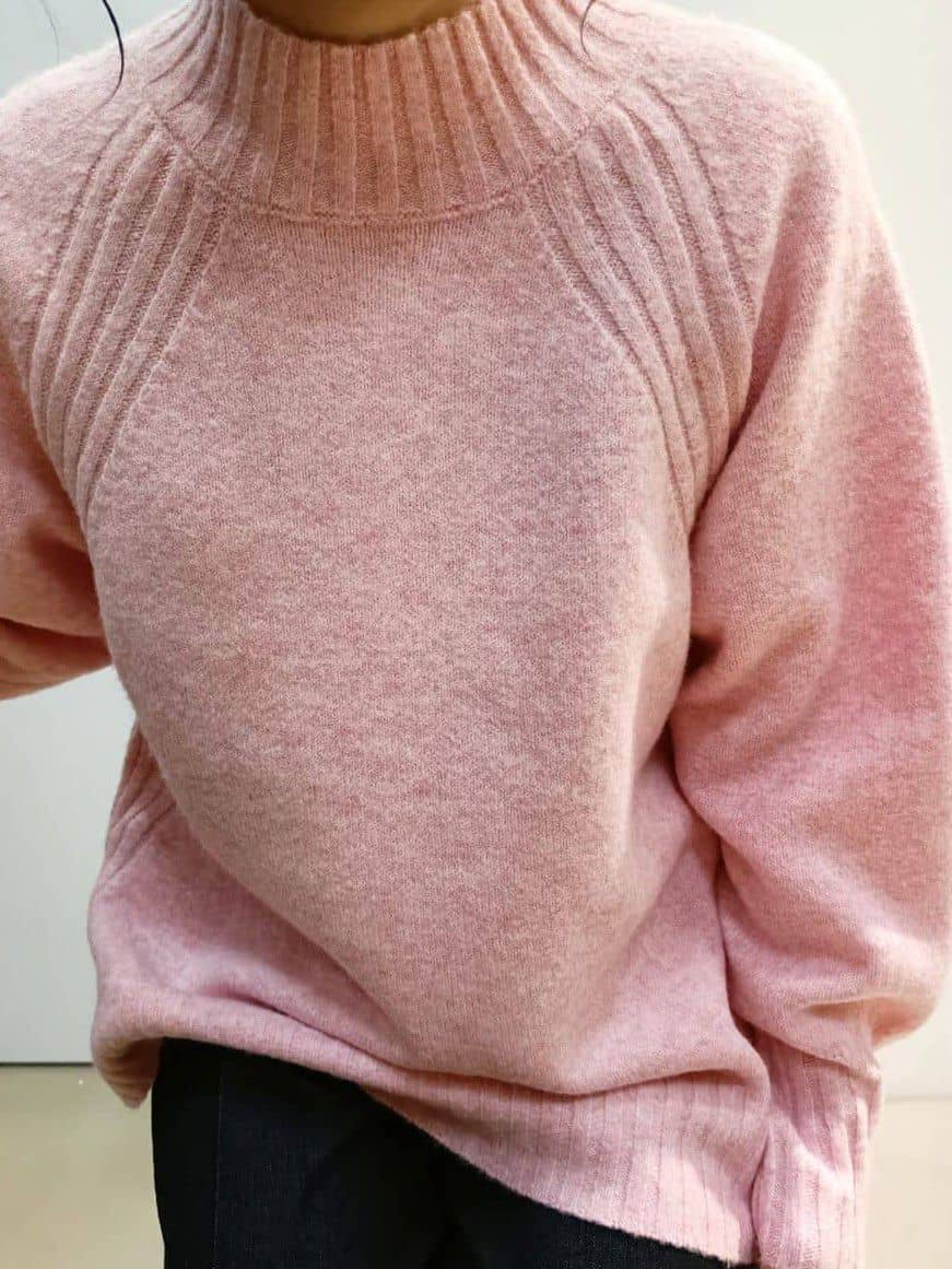 あんさんの「THE SHOP TK｜ふんわり柔らかきれい色 ウール混ハイネックニット」を使ったコーディネート