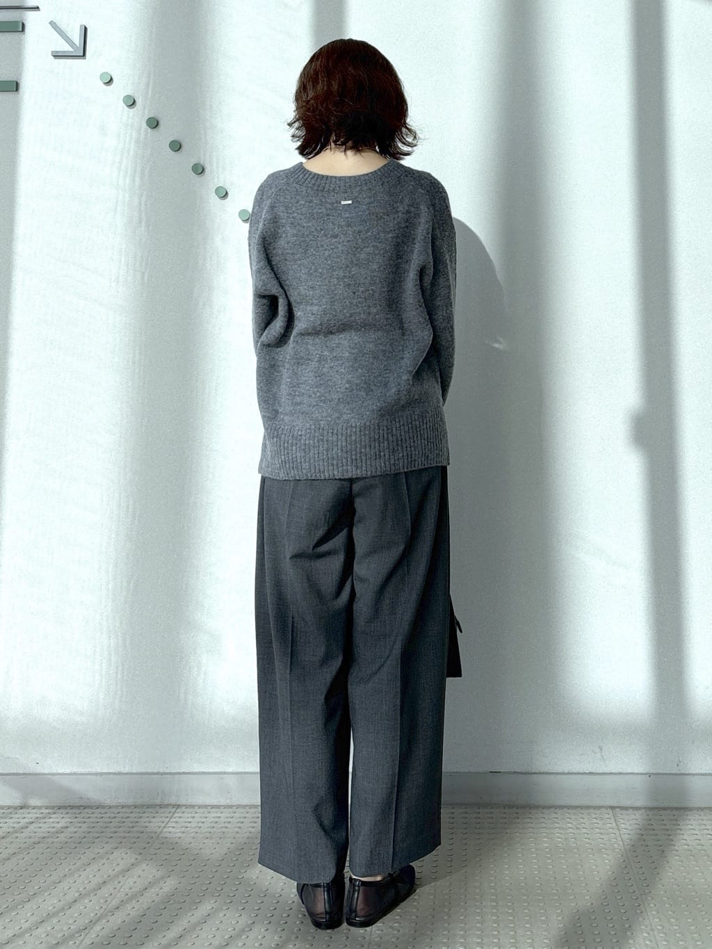 saitoさんの「DRESSTERIOR｜アルパカブレンドVネックニット」を使ったコーディネート