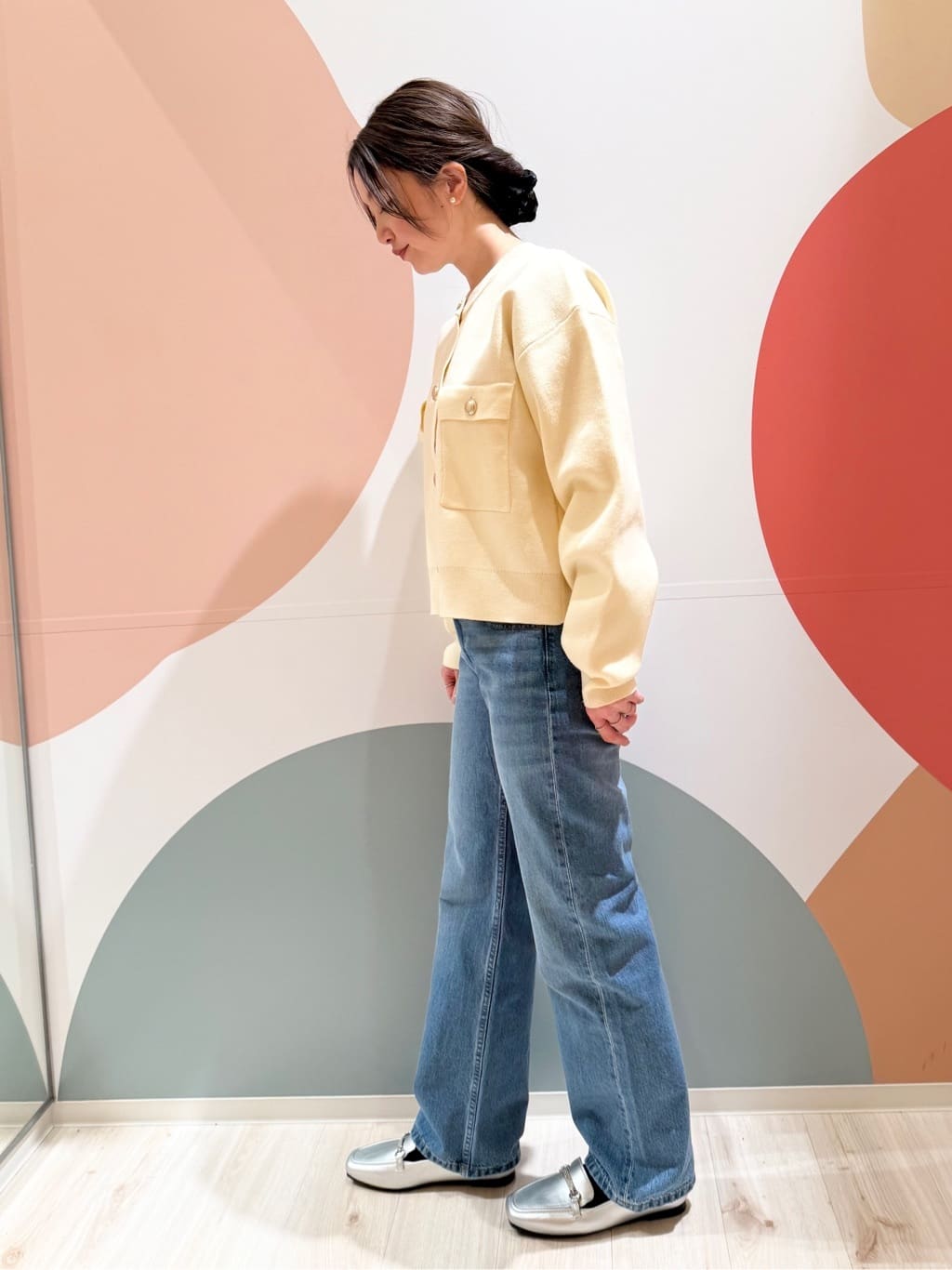 長女さんの「SHOO･LA･RUE｜【洗濯機可/S-LL】1枚でも羽織りでも 華やか上品カーデ」を使ったコーディネート