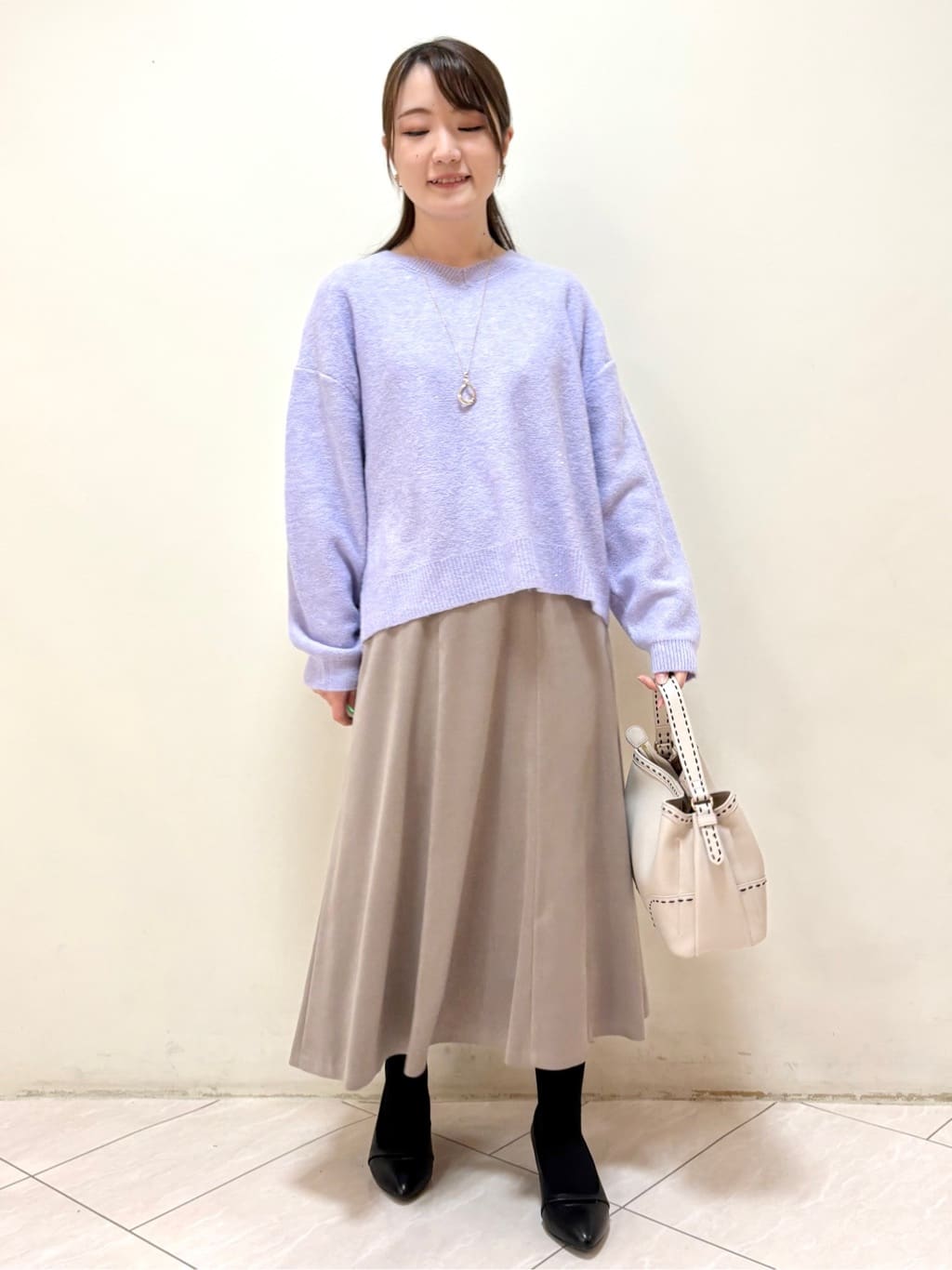 mikiさんの「Reflect｜【選べる5色／ゆったりシルエット】Vネックスパンコールニット」を使ったコーディネート
