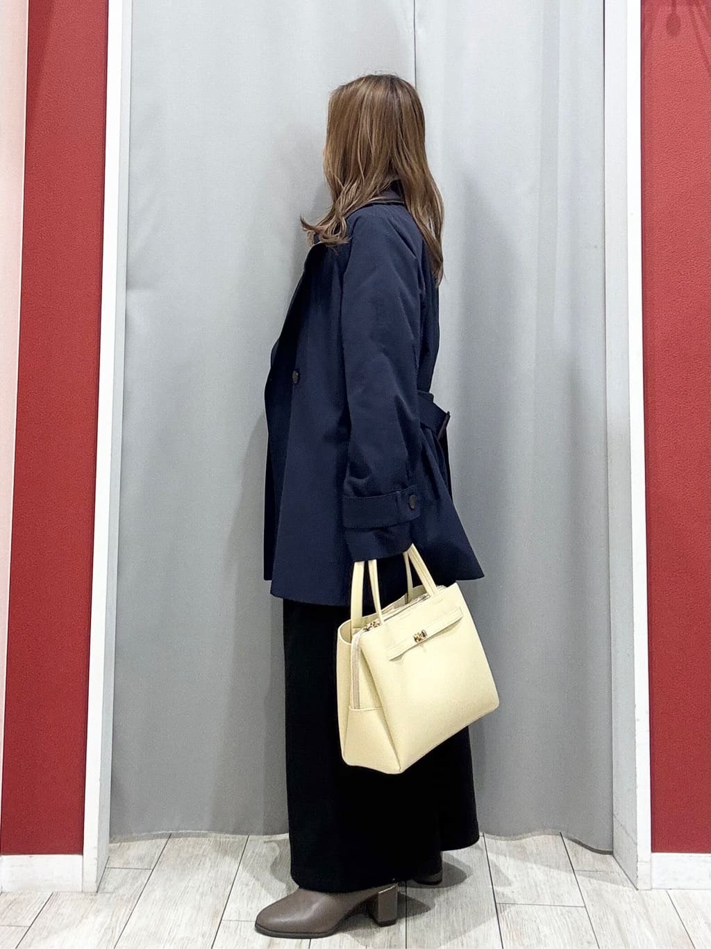 shioさんの「SHOO･LA･RUE｜【S-LL/撥水】通勤やお出かけにも活躍 ミドルトレンチコート」を使ったコーディネート