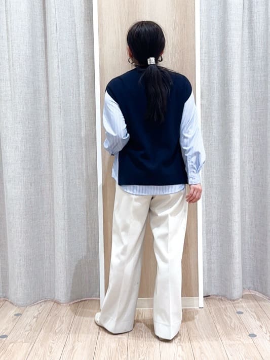 naoさんの「grove｜【2点SET】一枚でコーデが決まる！ニットベスト&times;シャツSET」を使ったコーディネート