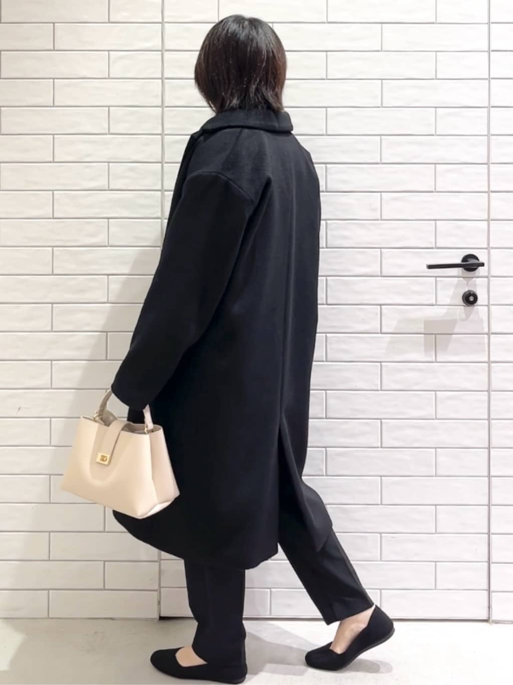 しおりさんの「OPAQUE.CLIP｜カシミヤブレンドウールチェスターコート」を使ったコーディネート