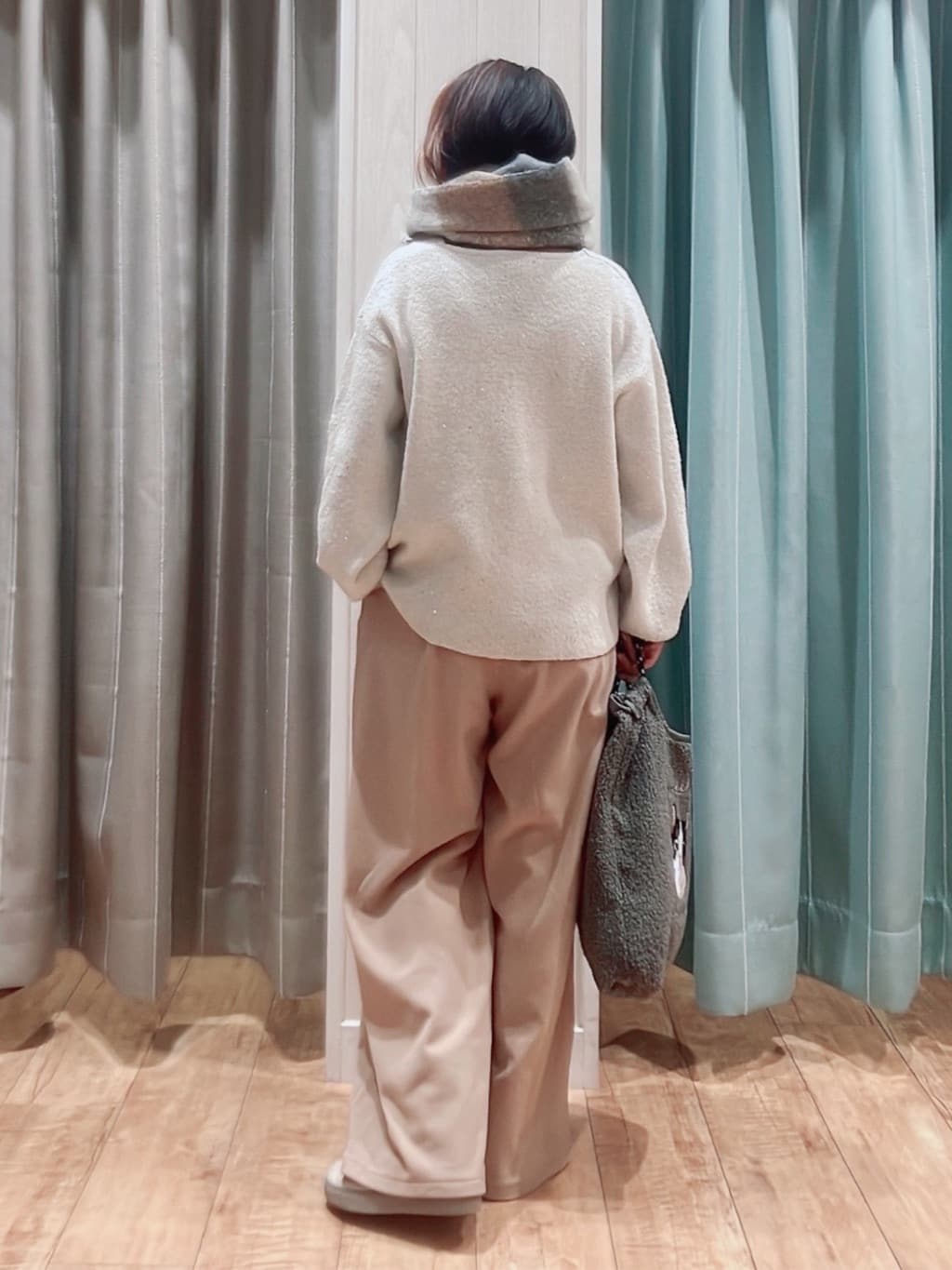 aaamiさんの「SHOO･LA･RUE｜【S-LL】きらっと華やぐ　大人のスパンコールニット」を使ったコーディネート