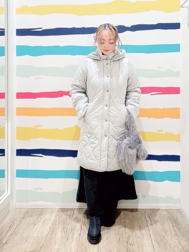 Peeさんの「SHOO･LA･RUE｜【撥水/フード取り外し可】冬に嬉しいこだわり満載 ひょうたん柄キルトコート」を使ったコーディネート