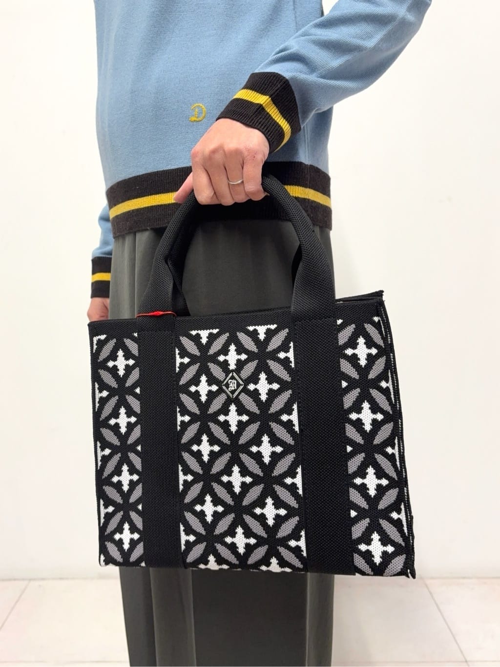 Nishijimaさんの「DRESSTERIOR｜ファインメリノクルーネックラインプルオーバー」を使ったコーディネート