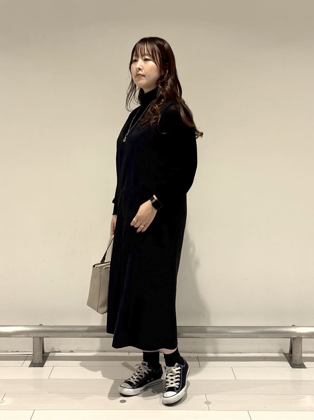 nakamuraさんの「Reflect｜【すっきりシルエット】スエードライクジャンパースカ―ト」を使ったコーディネート
