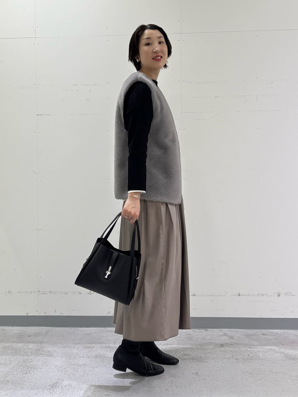 yuriさんの「INDIVI｜レザー調ギャザースカート」を使ったコーディネート