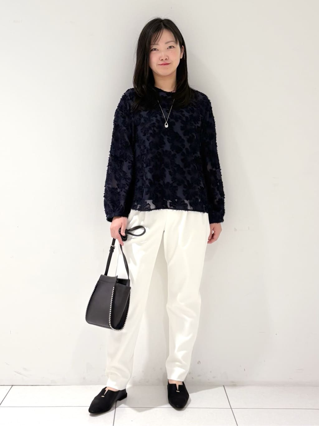 momokoさんの「INDIVI｜【華やか／大人シアー／セレモニー】カットフリンジブラウス」を使ったコーディネート
