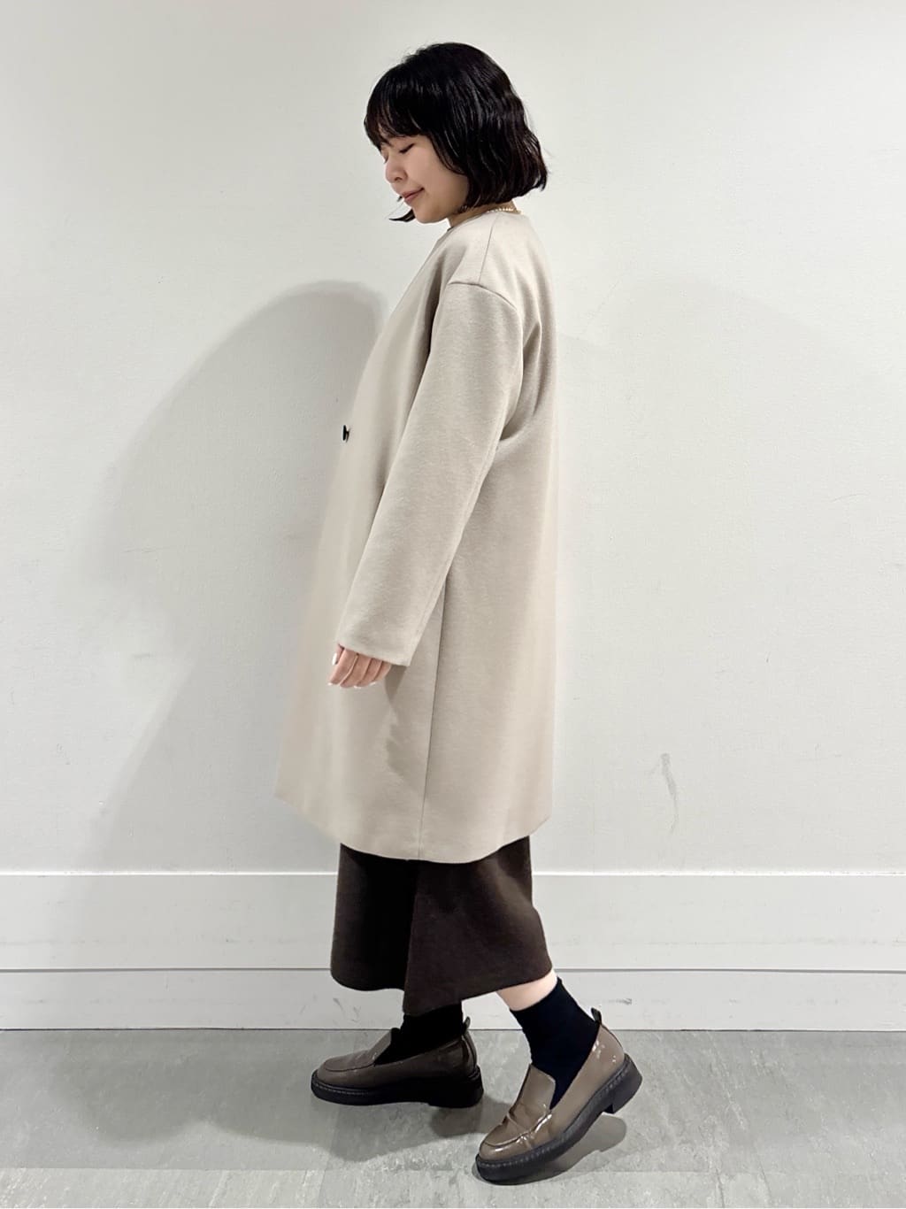 モエカさんの「UNTITLED｜【ロング丈/ゆったりシルエット】テントライン ニットワンピース」を使ったコーディネート