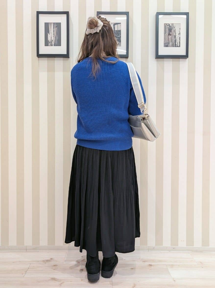 otaさんの「SHOO･LA･RUE｜【洗濯機可/S-LL】フェイクパールで上品見え ケーブルニット」を使ったコーディネート
