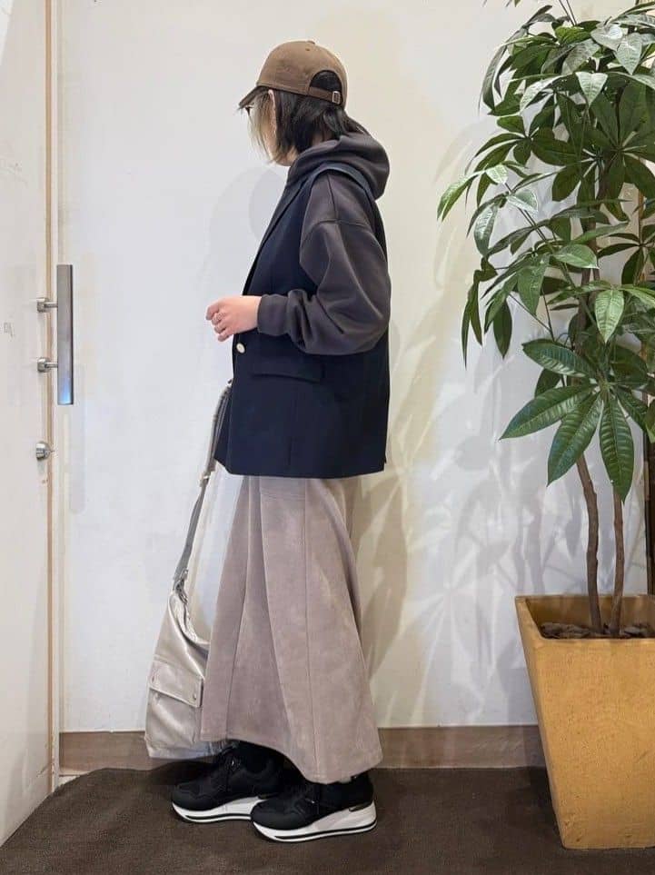 misakiさんの「SHOO･LA･RUE｜【セットアップ可/S-LL/なめらかタッチ】選べる3柄 ロゴ入りプルパーカ」を使ったコーディネート