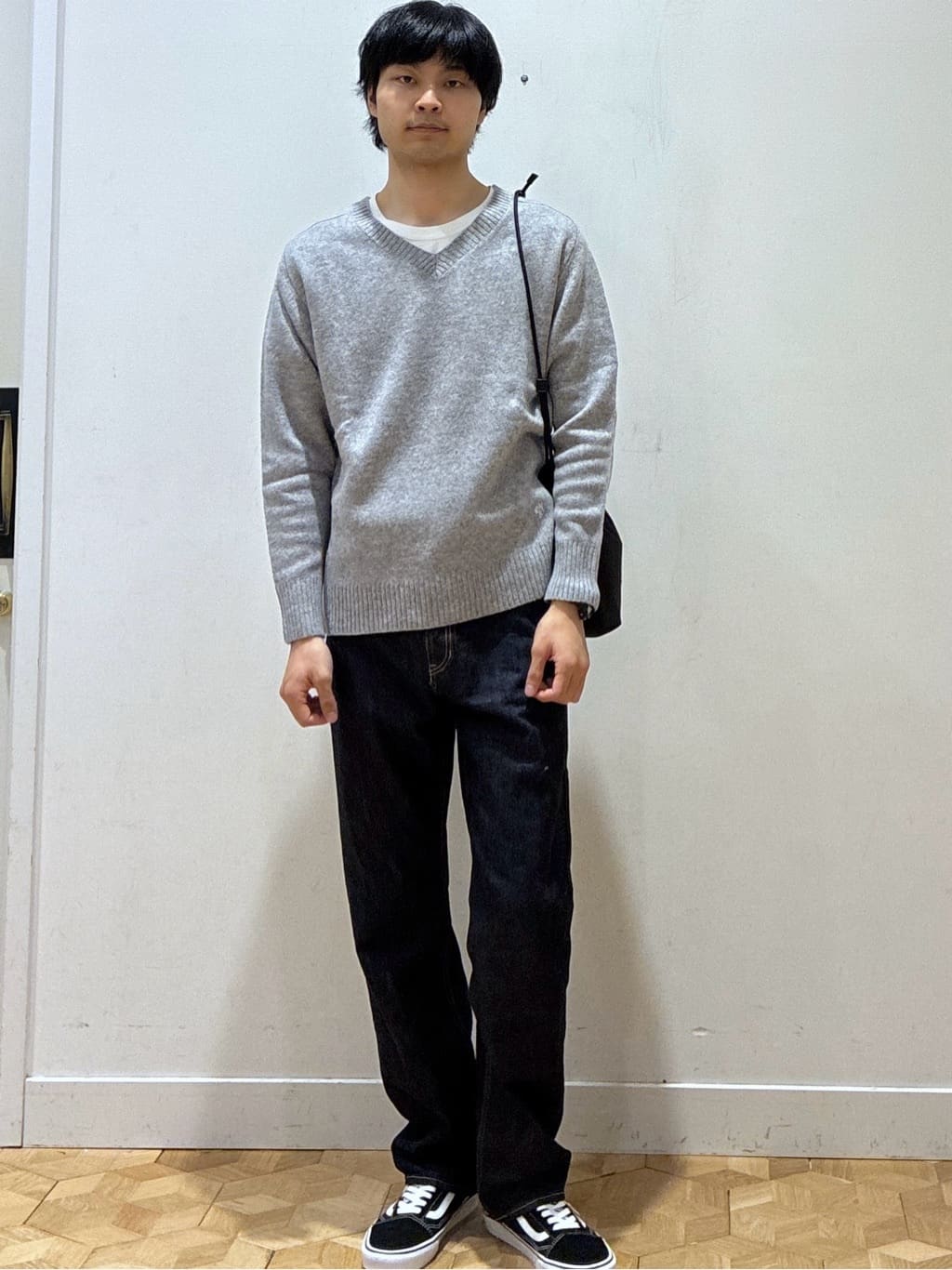 KAZUKIさんの「Dessin｜ウールカシミヤVネック」を使ったコーディネート