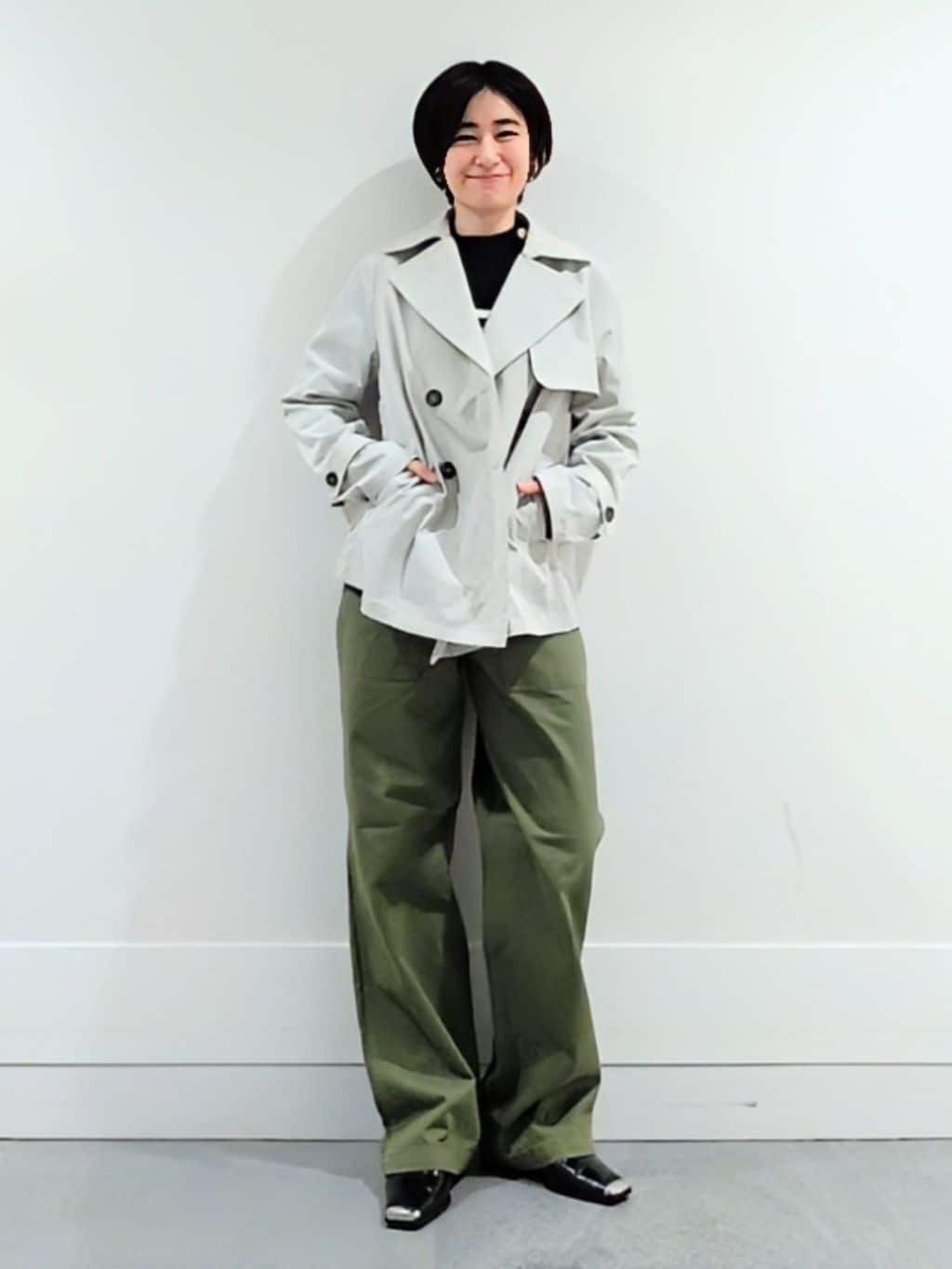 ミズタさんの「UNTITLED｜【定番人気/はっ水/洗える】タスランショートトレンチコート」を使ったコーディネート