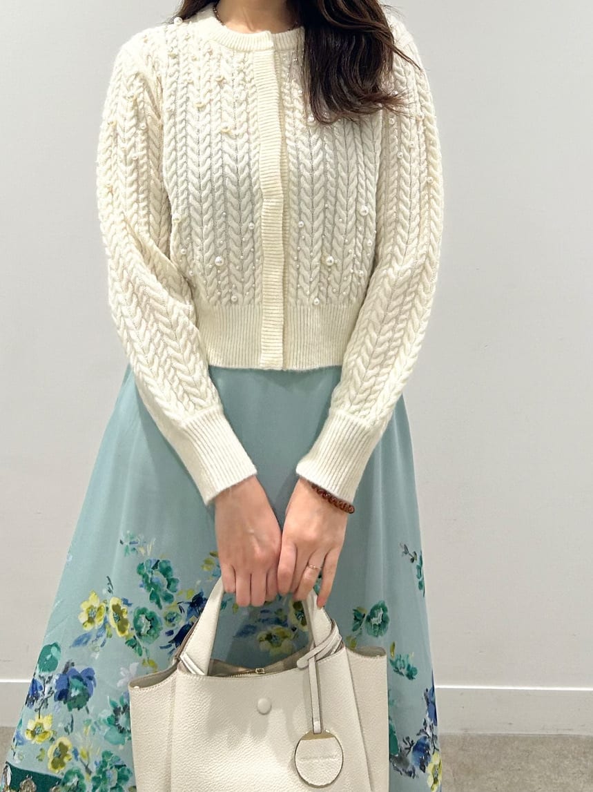 hayaseさんの「SunaUna｜【COLLECTION LINE】パール調カーデ」を使ったコーディネート