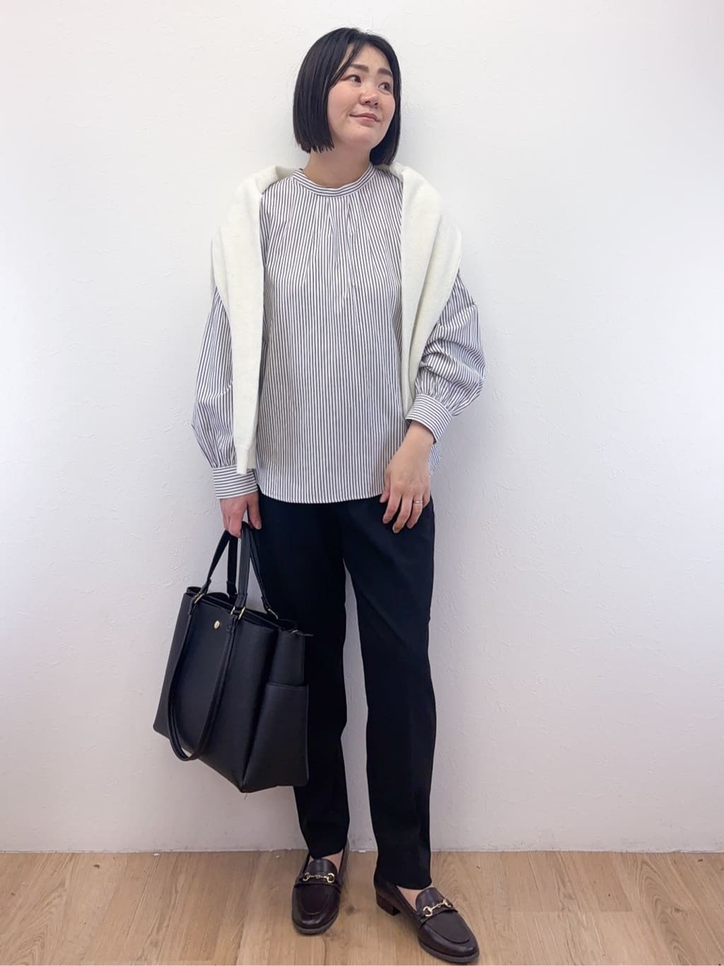 Takeさんの「OPAQUE.CLIP｜《通勤対応》袖タックボリュームブラウス【洗濯機OK】」を使ったコーディネート