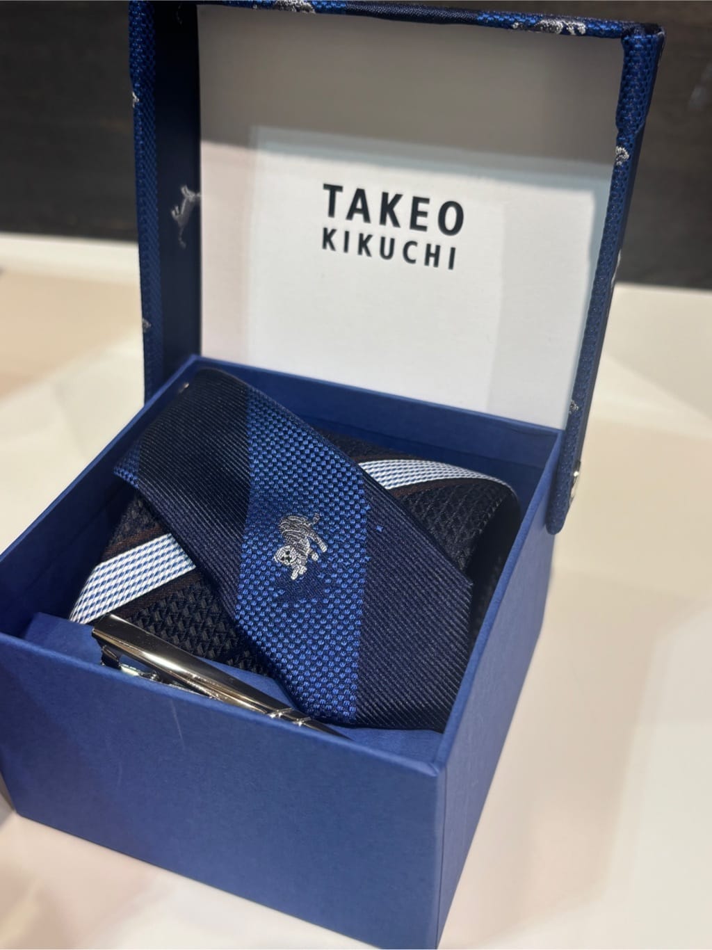 ヒナさんの「TAKEO KIKUCHI｜猫チェンジタイ タイバーBOX」を使ったコーディネート