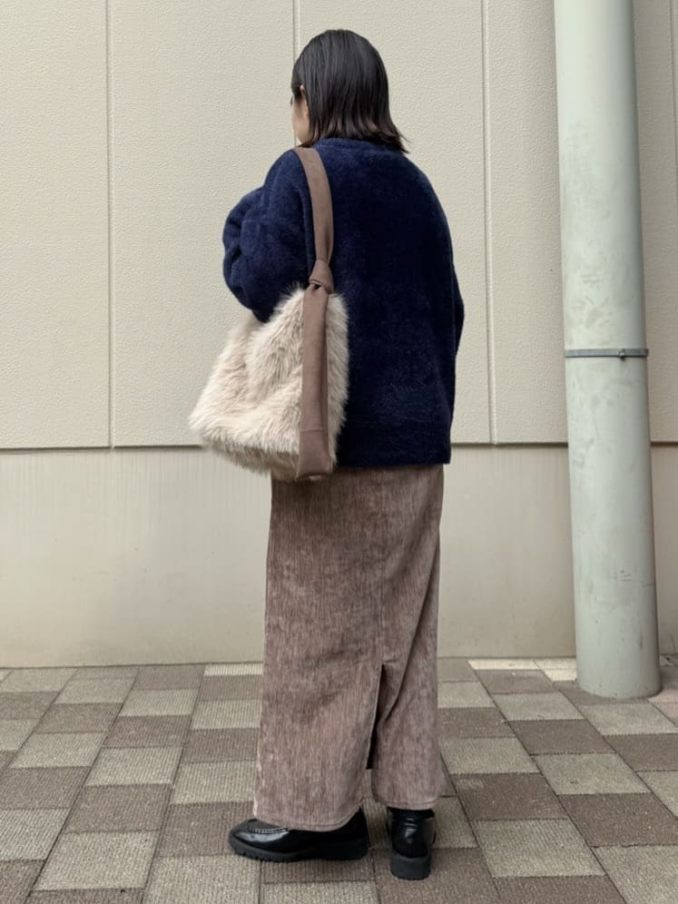 chさんの「THE SHOP TK｜ベルベットフェザー ロゴニットプルオーバー」を使ったコーディネート