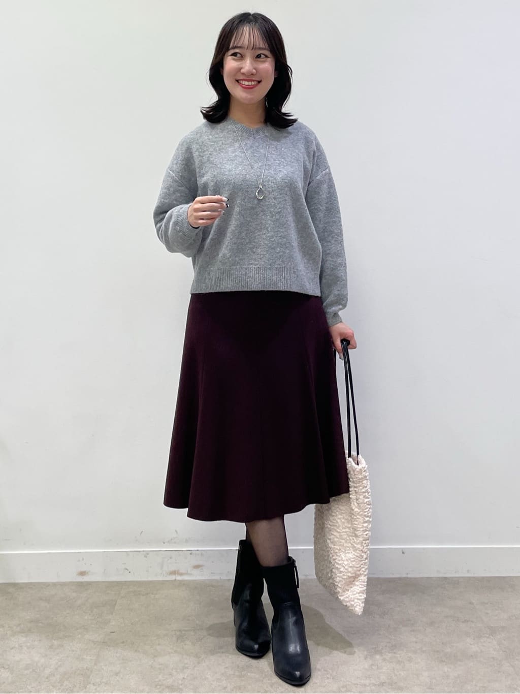 yukariさんの「Reflect｜【選べる5色／ゆったりシルエット】Vネックスパンコールニット」を使ったコーディネート