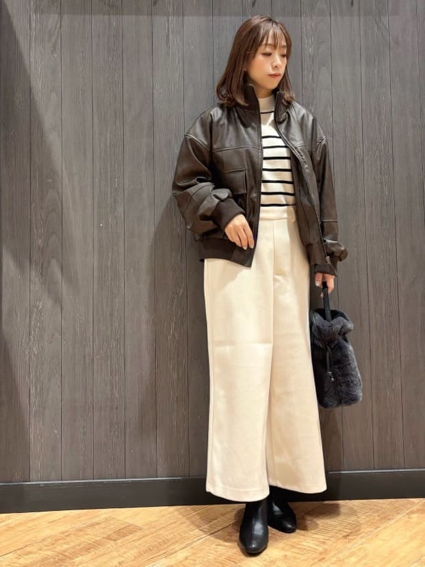 meiさんの「SHOO･LA･RUE｜【S-LL】大人綺麗 レザー調リブブルゾン」を使ったコーディネート