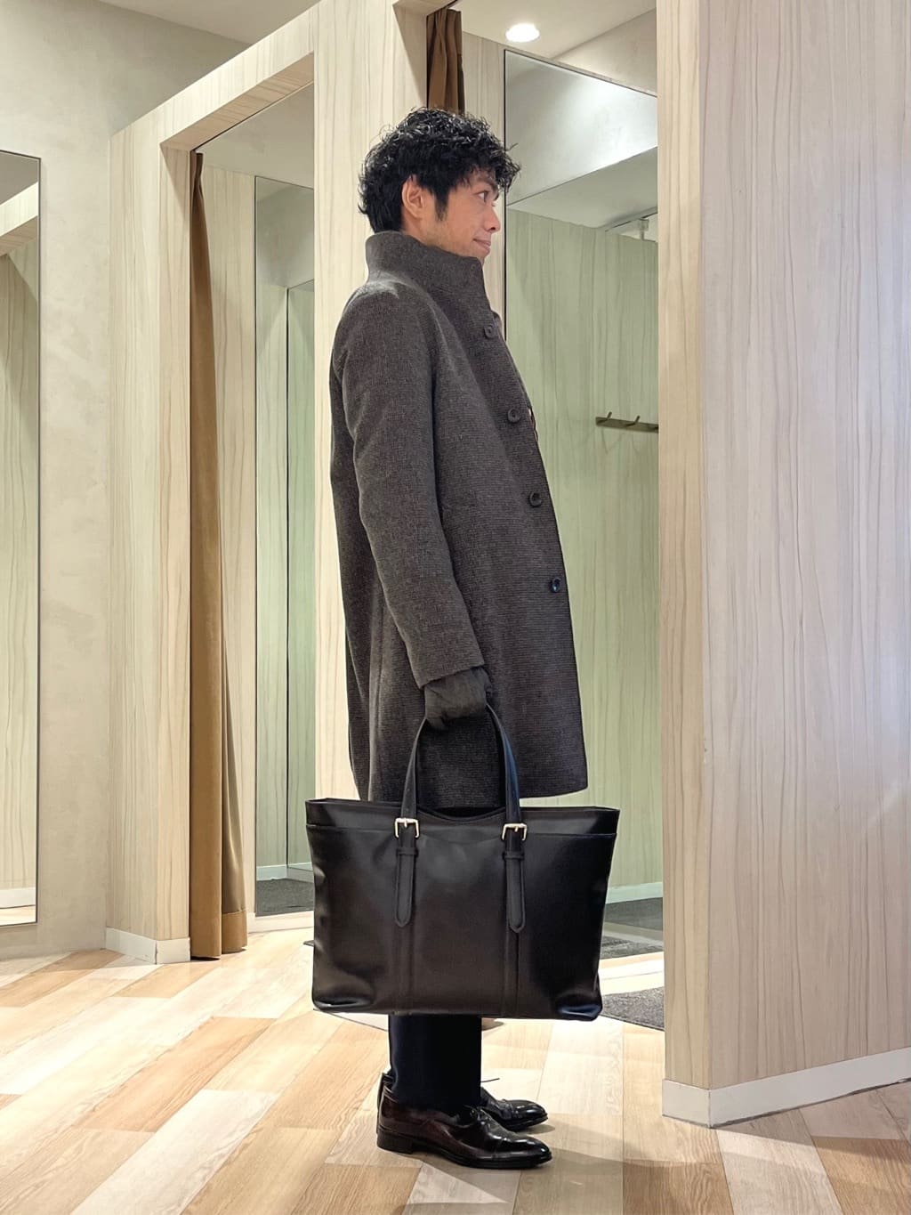 URAさんの「TAKEO KIKUCHI｜カシミヤブレンド ビーバー調ピンヘッドスタンドカラーコート」を使ったコーディネート