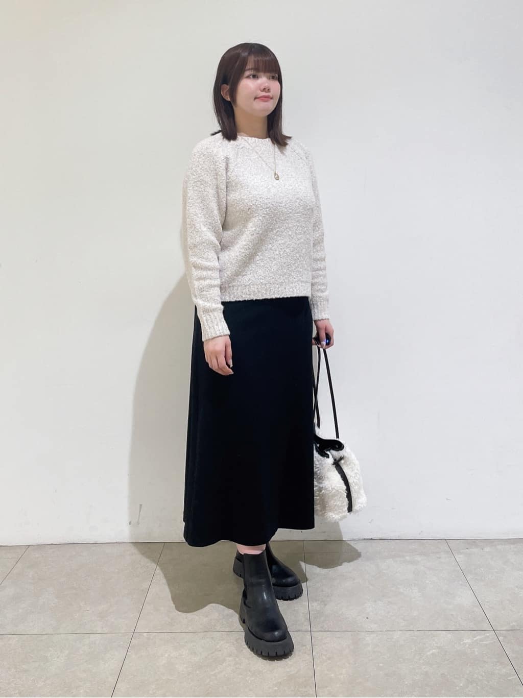 emikaさんの「INDIVI｜【洗える／ラメ／意匠感】ミックスブークレニット」を使ったコーディネート