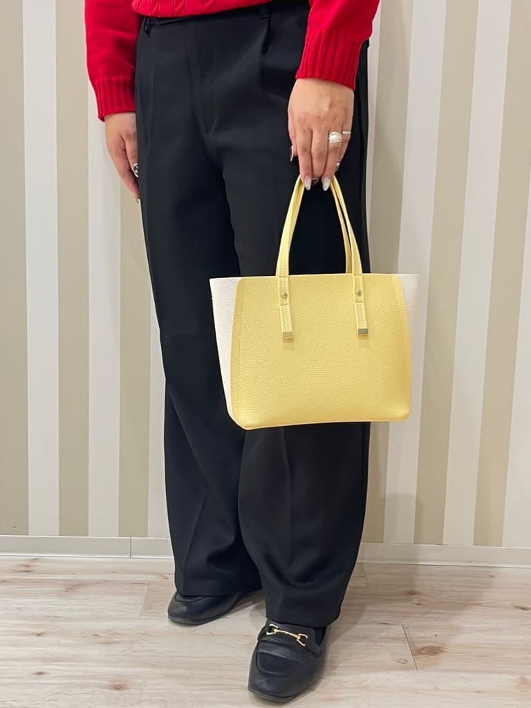 TUMU-TUMUさんの「SHOO･LA･RUE｜【軽量/2WAY】コーデのアクセントになる　配色トートバッグ」を使ったコーディネート