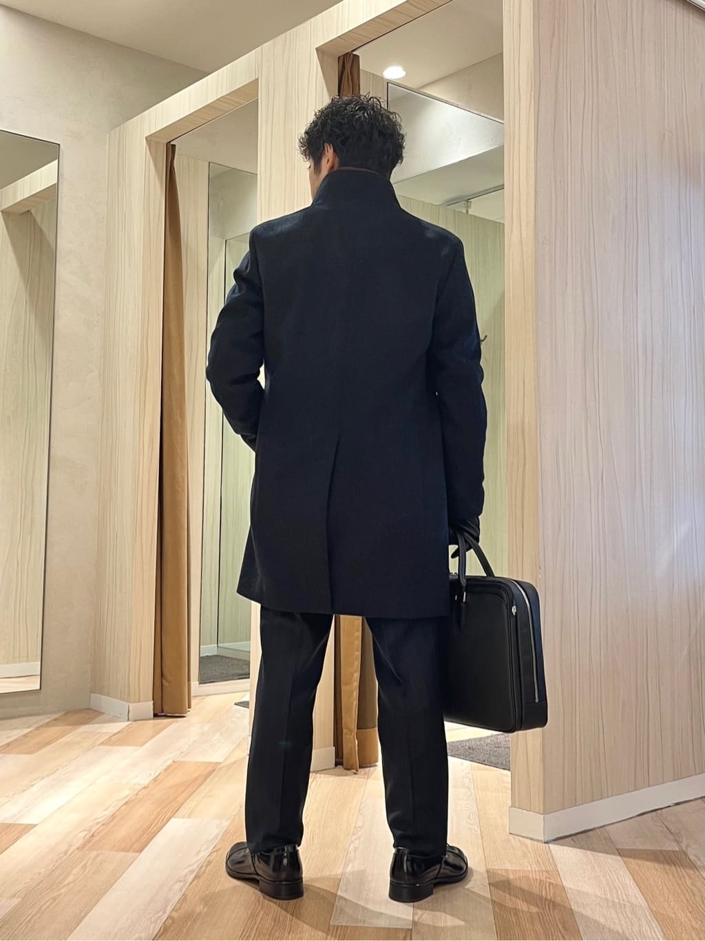 URAさんの「TAKEO KIKUCHI｜【ウールカシミヤブレンド】ビーバー調 スタンドカラー コート」を使ったコーディネート