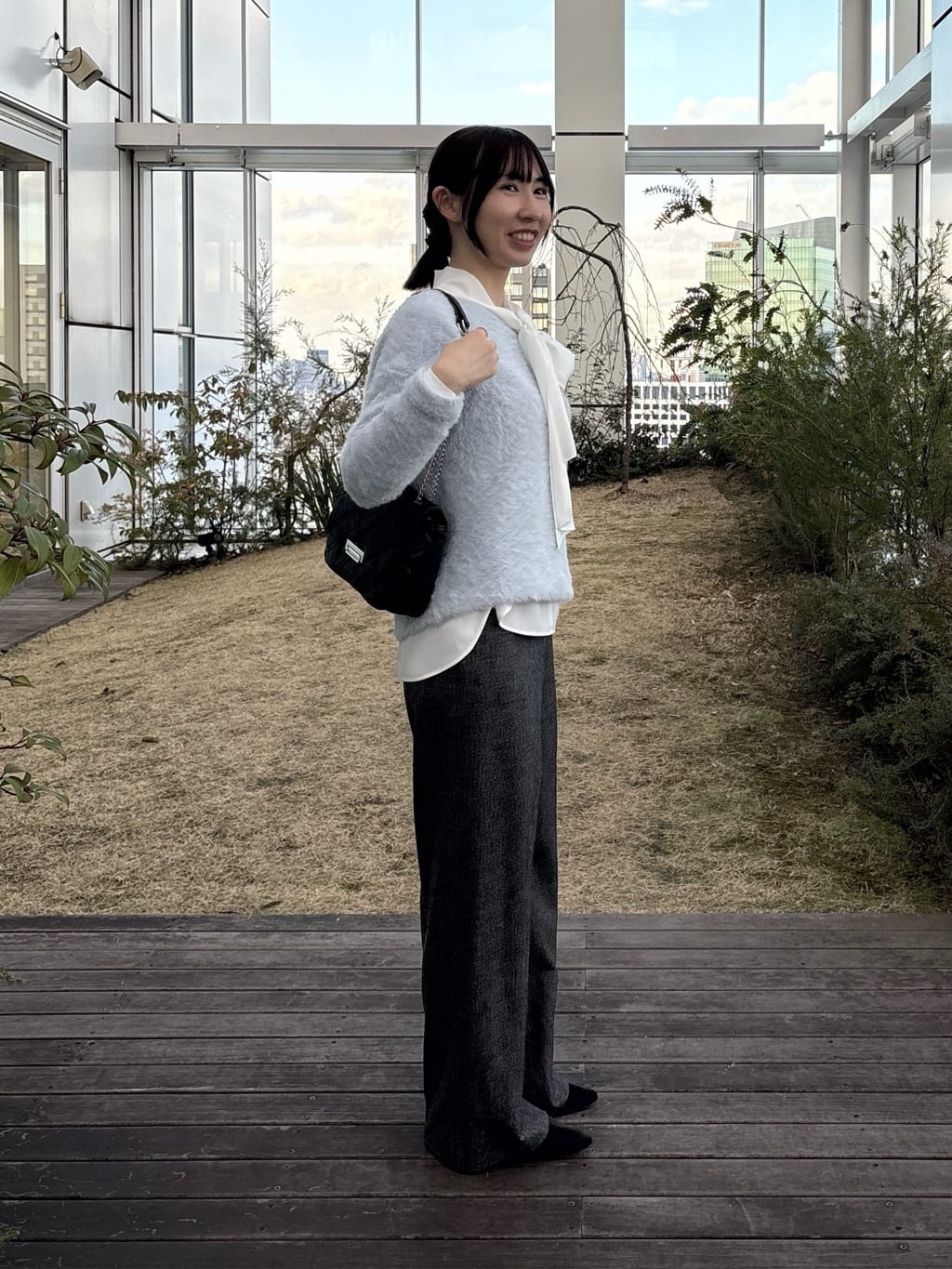 Yoshimiさんの「INDIVI｜【洗える】ジョーゼットボウタイブラウス」を使ったコーディネート