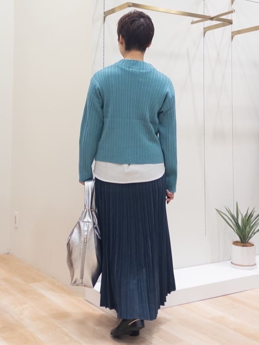 シュウコさんの「grove｜裾切替タックペプラムTシャツ」を使ったコーディネート