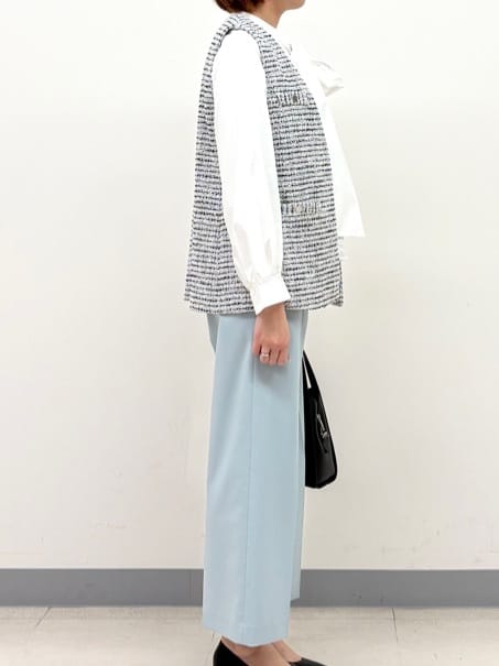 まいこさんの「INDIVI｜【2点セット／洗える】ツイードジレ＆ボウタイブラウス」を使ったコーディネート