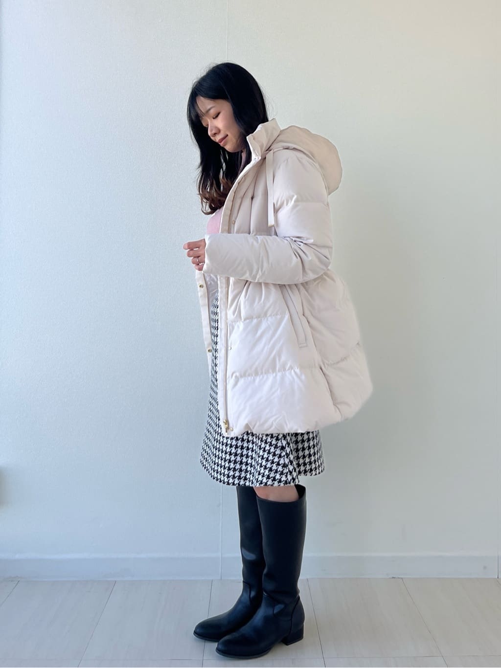 Mori Moriさんの「index｜ショルダーチュールフリルハイネックニット【洗濯機OK／抗ピル】」を使ったコーディネート