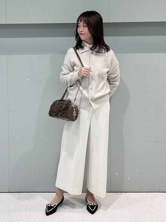 makiさんの「UNTITLED｜【ふわふわニット/オンオフ使える】フォックスカシミヤ衿付きカーディガン」を使ったコーディネート