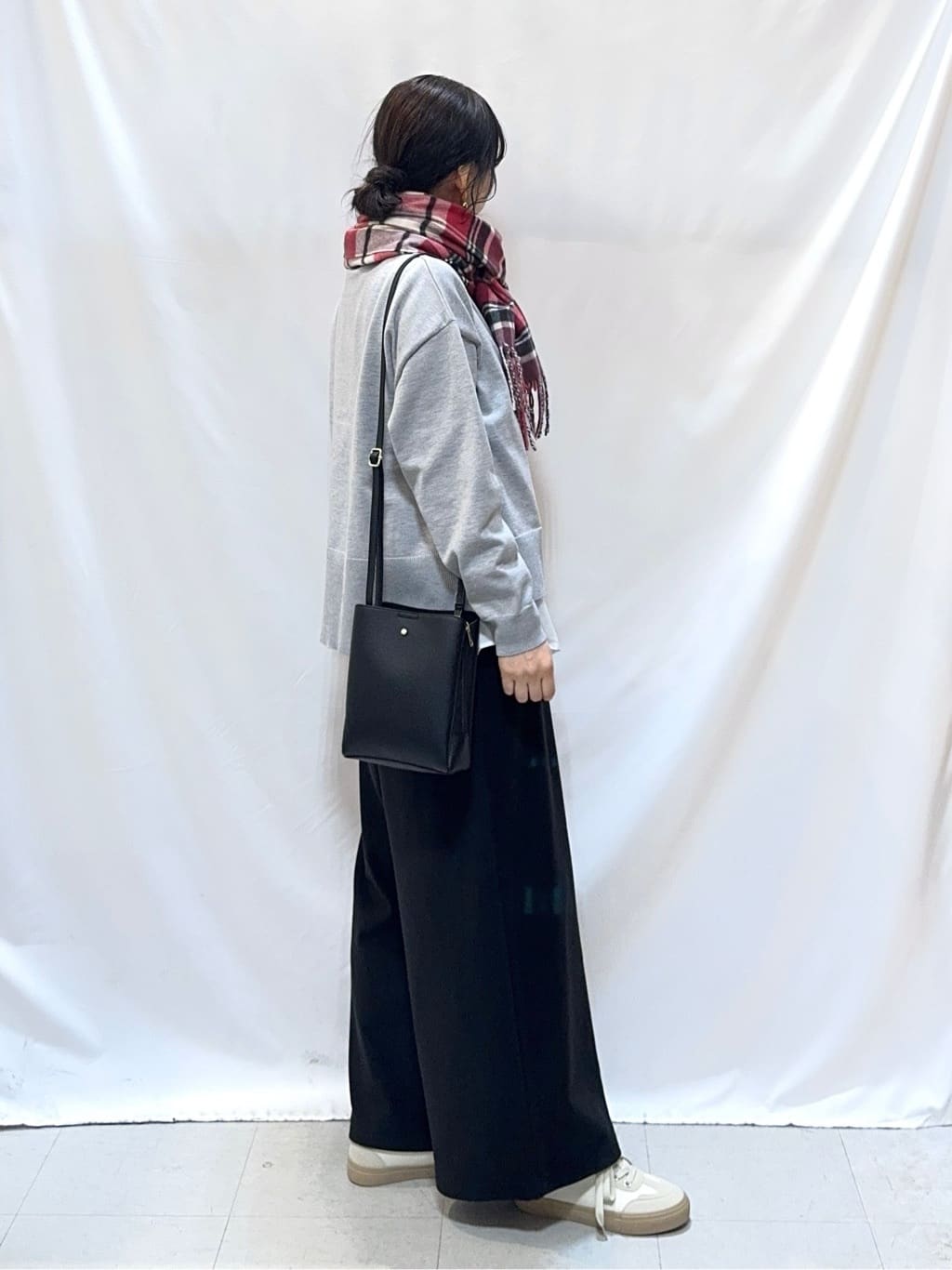 𝐇𝐢𝐫𝐨𝐦𝐢さんの「SHOO･LA･RUE｜【軽量/高レビュー】見た目よりもたっぷり入る ふわっと軽い3層ショルダー」を使ったコーディネート