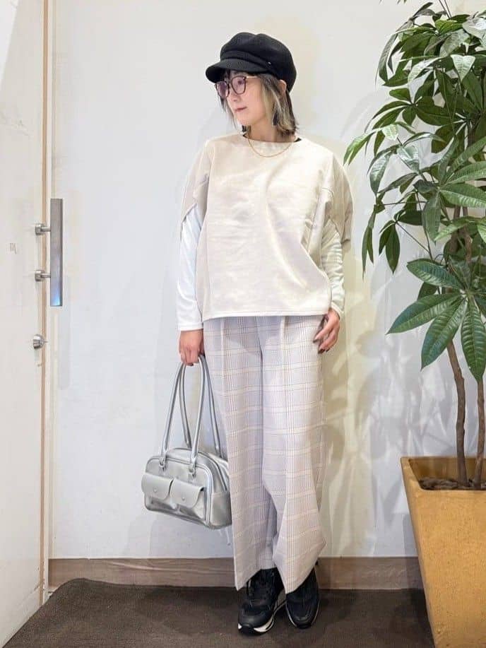 misakiさんの「SHOO･LA･RUE｜【体型カバー/2点セット】ポンチョ風 スエードライクトップス+ロンT」を使ったコーディネート