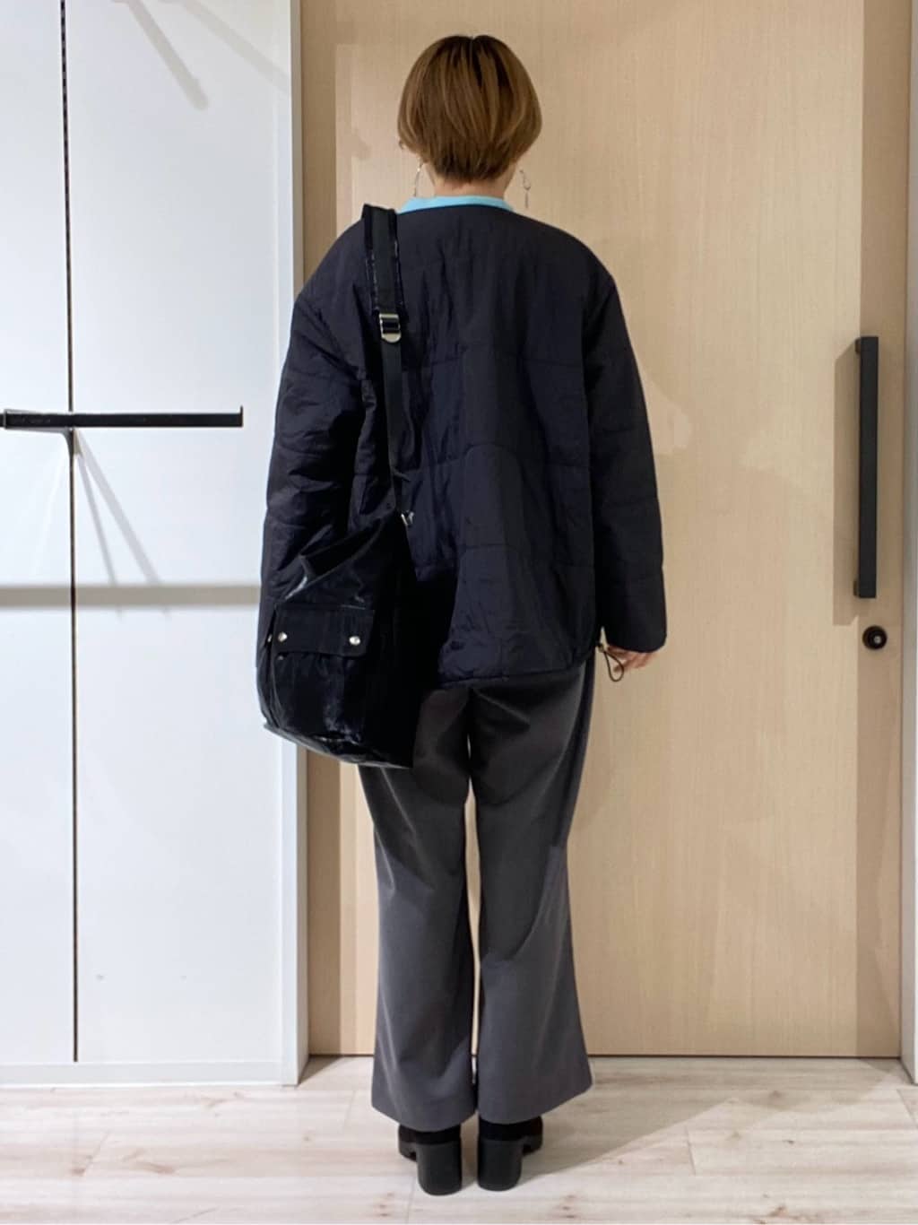 ひらしーさんの「SHOO･LA･RUE｜【毛玉になりにくい/洗濯機可/S-LL】お袖パールの上品ニット」を使ったコーディネート