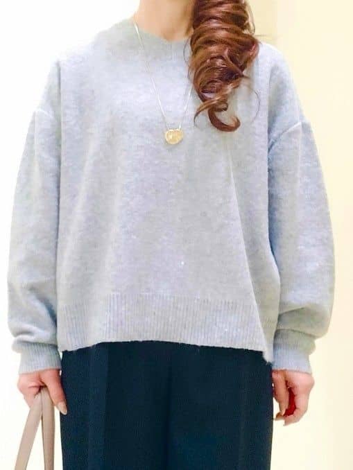 花さんの「Reflect｜【選べる5色／ゆったりシルエット】Vネックスパンコールニット」を使ったコーディネート
