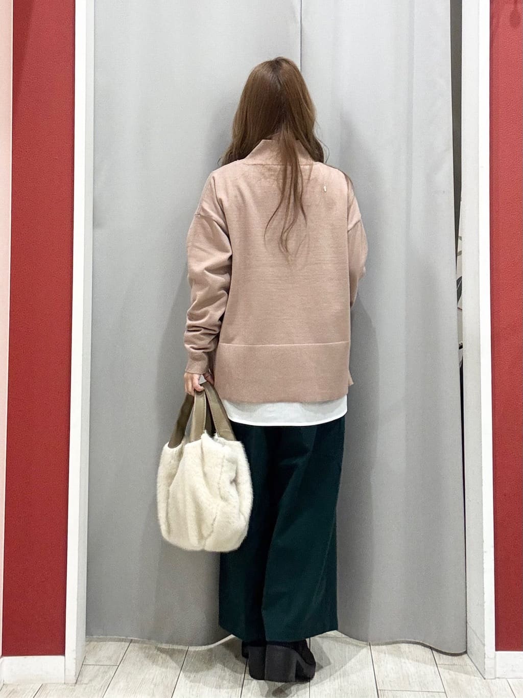 shioさんの「SHOO･LA･RUE｜【洗濯機可/撥水】フェイクファーフード ロングダウン」を使ったコーディネート