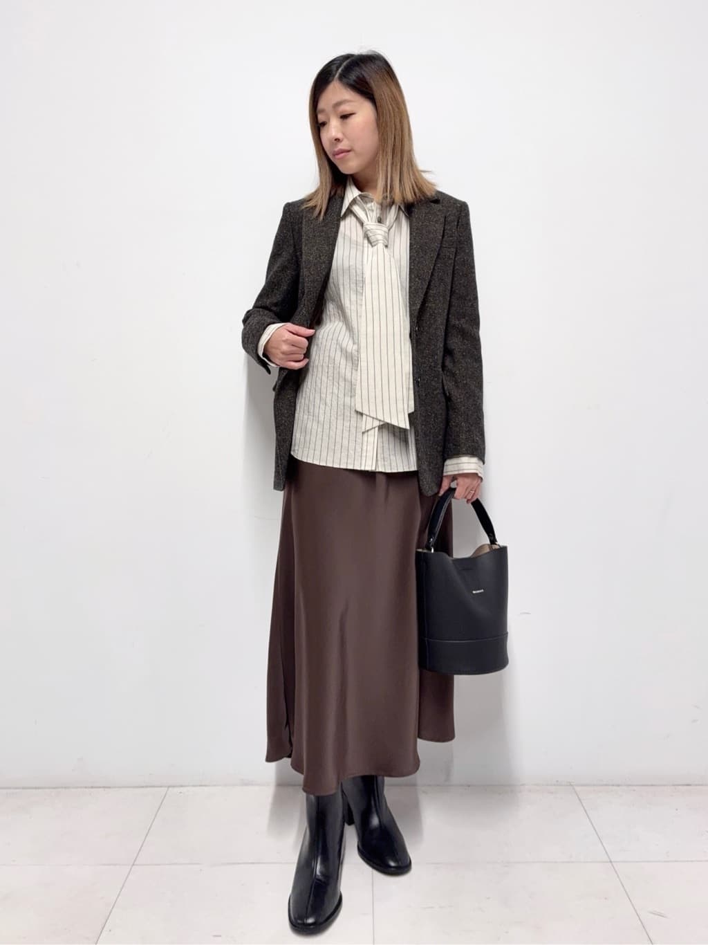 Nishijimaさんの「DRESSTERIOR｜ストレッチヴィンテージサテンナロースカート」を使ったコーディネート