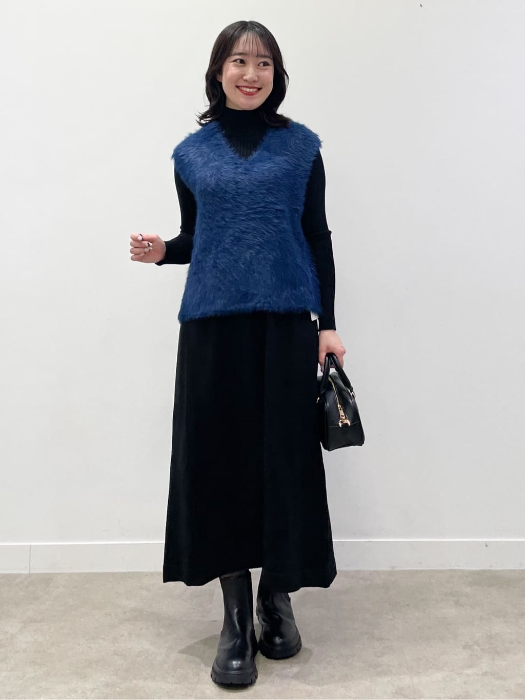 yukariさんの「Dessin｜【2点セット・洗える】シャギーベストニットワンピース」を使ったコーディネート
