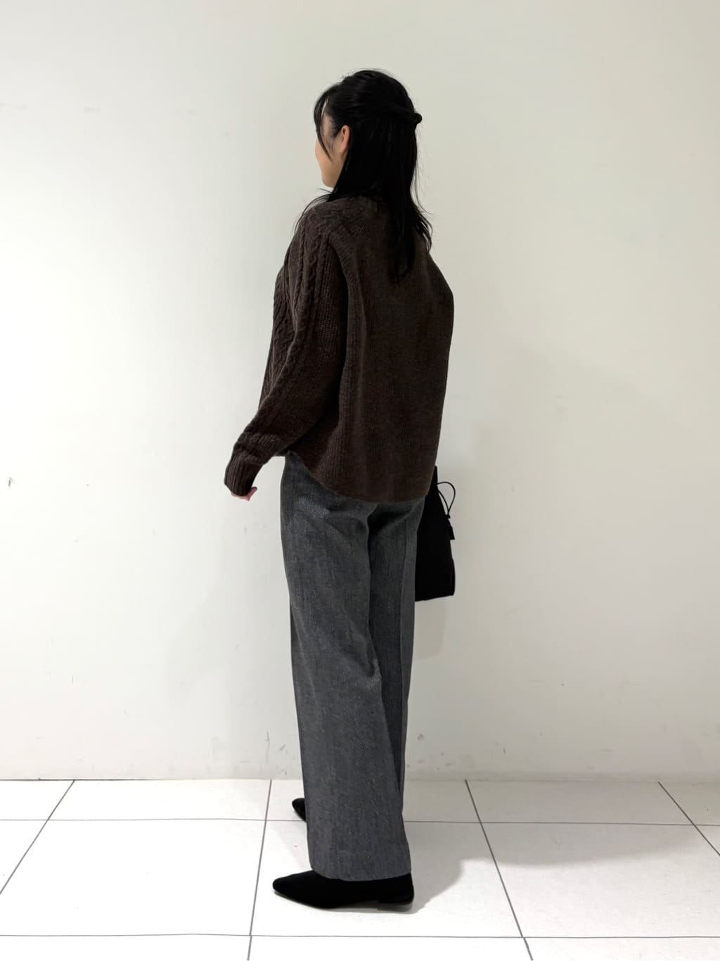 momokoさんの「INDIVI｜【洗える】ケーブルデザイン ラウンドヘムニット」を使ったコーディネート
