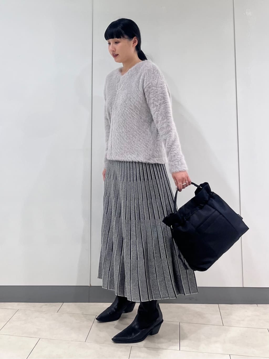 hasuさんの「INDIVI｜【洗える】エアリーシャギートップス」を使ったコーディネート