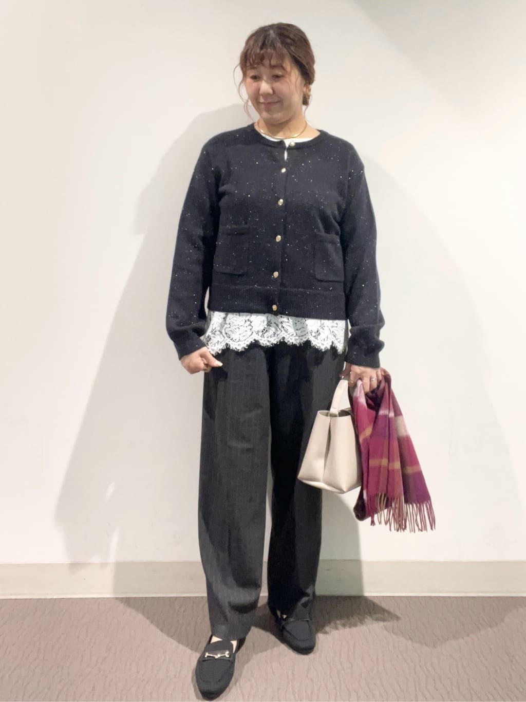 のん.Yさんの「OPAQUE.CLIP｜ピンストライプイージーワイドパンツ【吸湿発熱／ストレッチ／洗濯機OK】」を使ったコーディネート