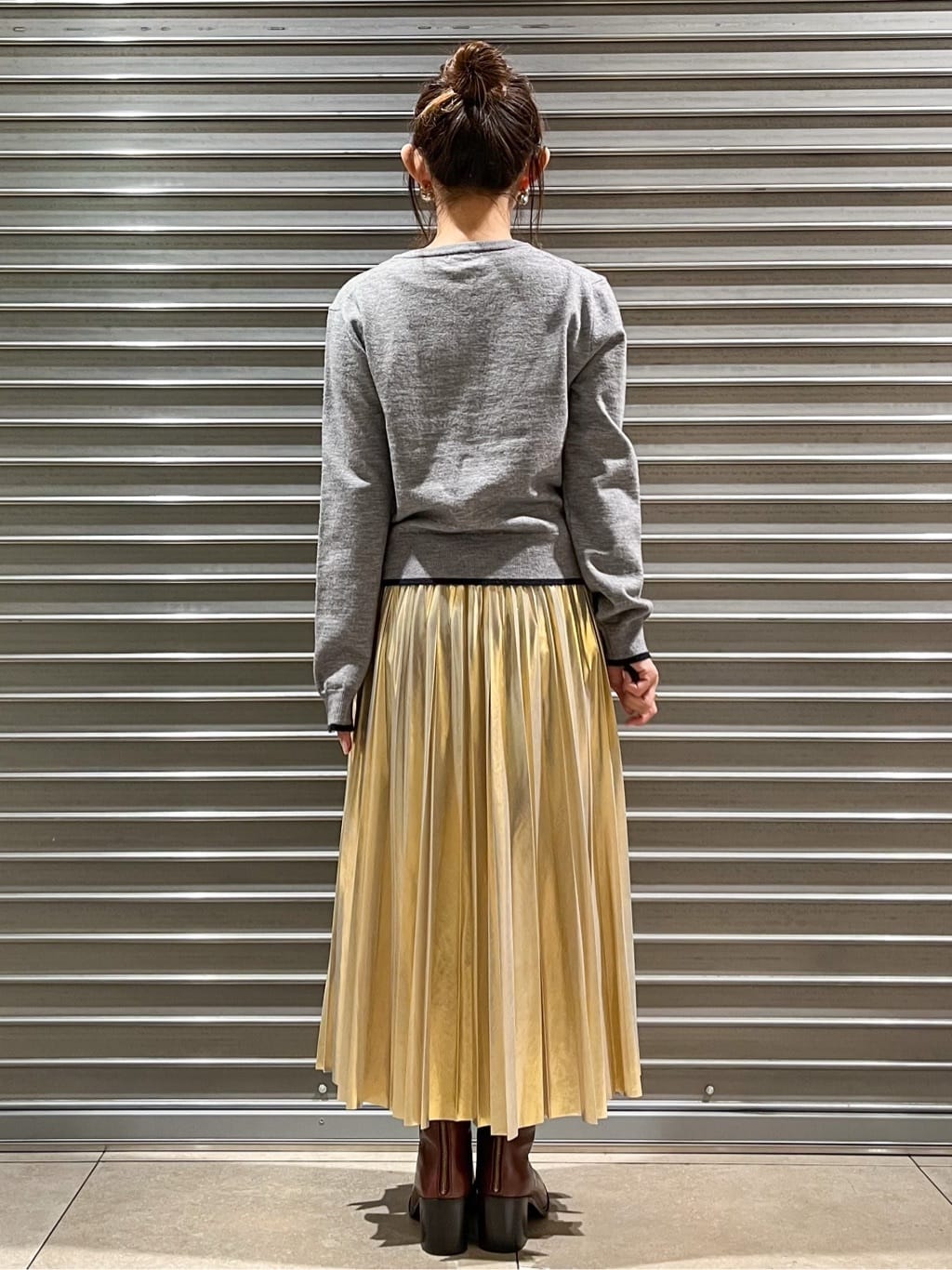じゅんさんの「DRESSTERIOR｜◆【洗える/ストレッチ性/オンオフ】箔プリントプリーツスカート」を使ったコーディネート
