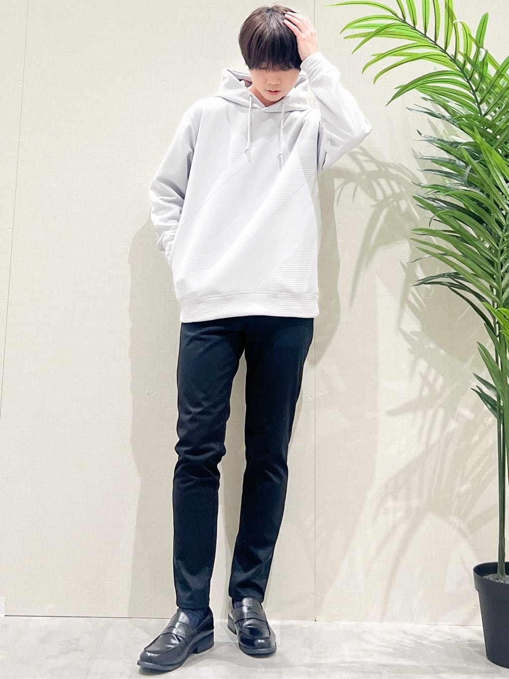 SHI-MAさんの「THE SHOP TK｜【さりげない表情が、品よく映える。】ふくれジャカードパーカ」を使ったコーディネート
