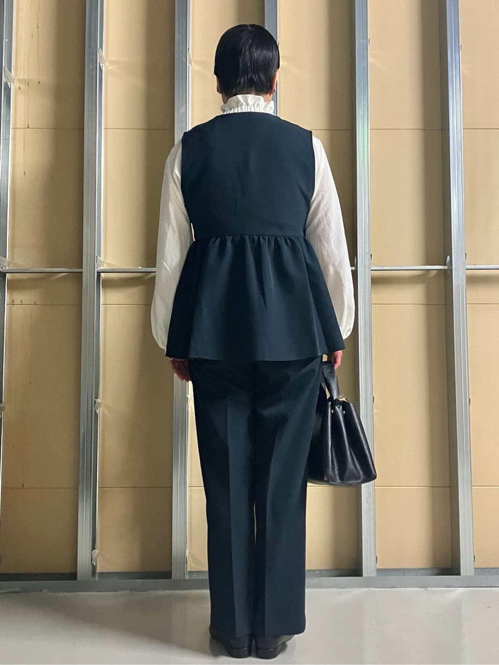 Rさんの「THE SHOP TK｜【通勤・きちんと見えに】ダブルクロス ペプラムジレ/セットアップ可」を使ったコーディネート