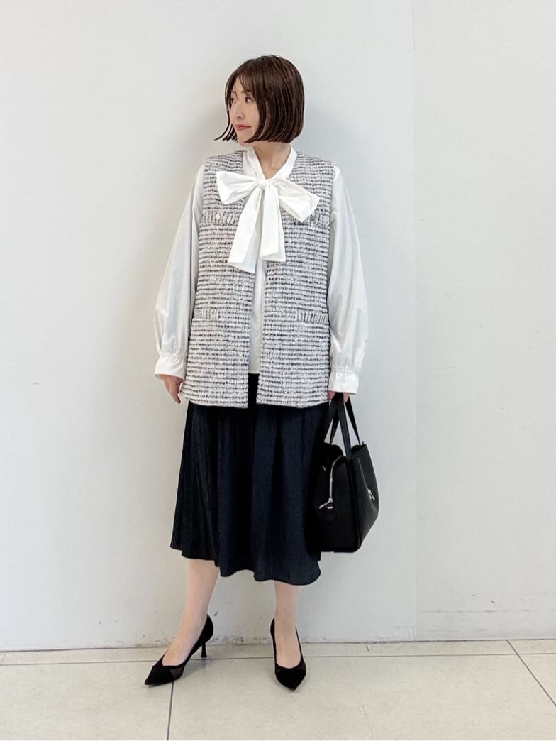 yoshiyaさんの「INDIVI｜【合皮／ミドルサイズ】春カラーフォルムバッグ」を使ったコーディネート