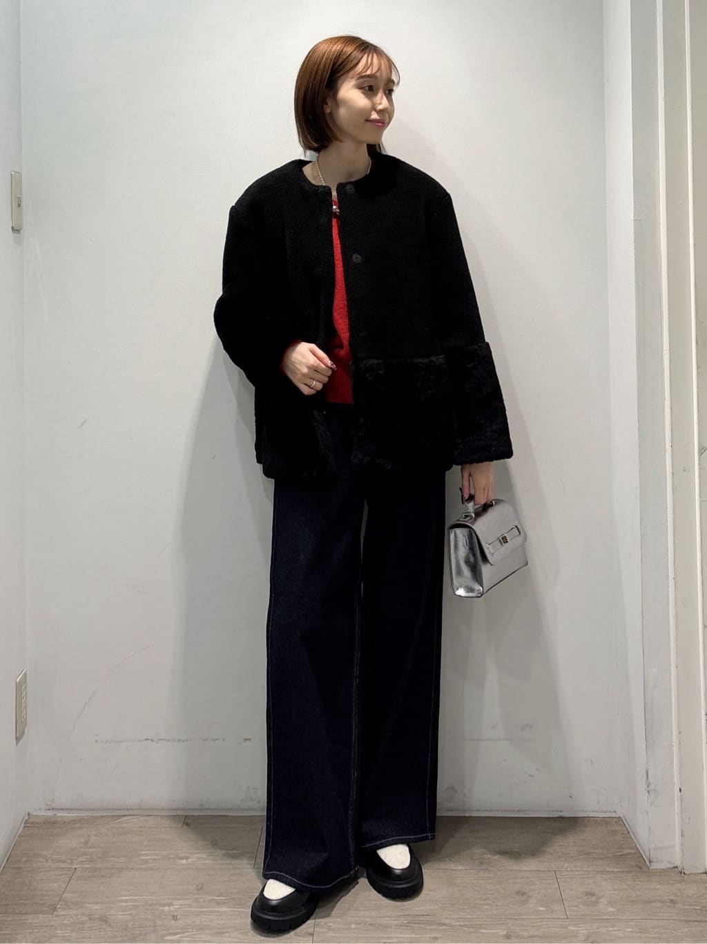 ぶまりんさんの「OPAQUE.CLIP｜Vネックラメニット【洗濯機OK】」を使ったコーディネート